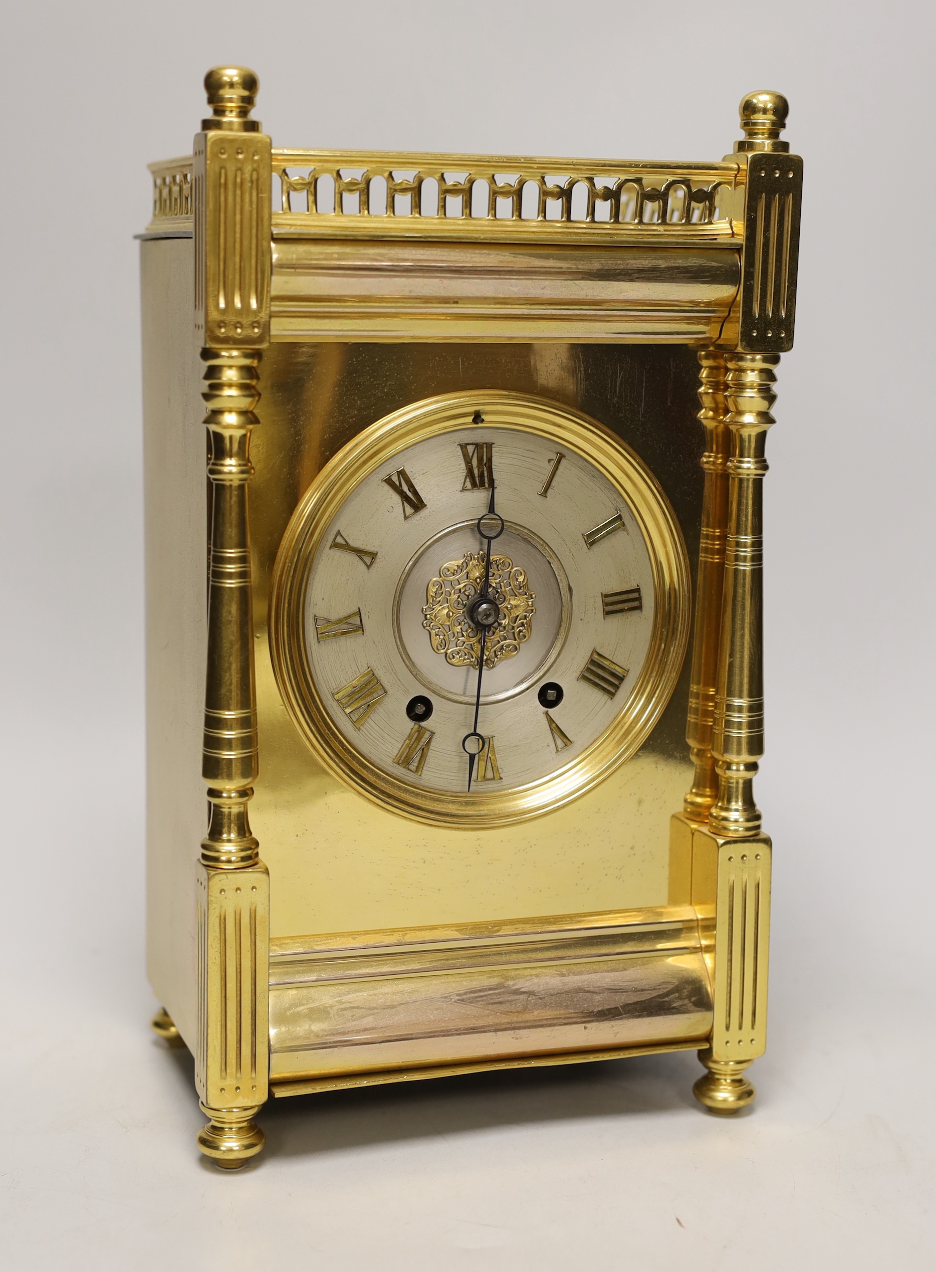 An Edwardian brass mantel clock, 30.5cm high